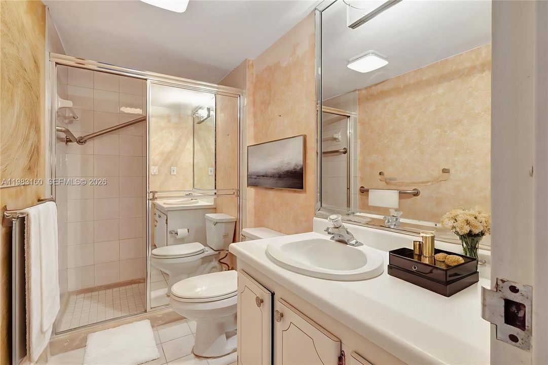 Activo con contrato: $245,000 (2 camas, 2 baños, 1308 Pies cuadrados)