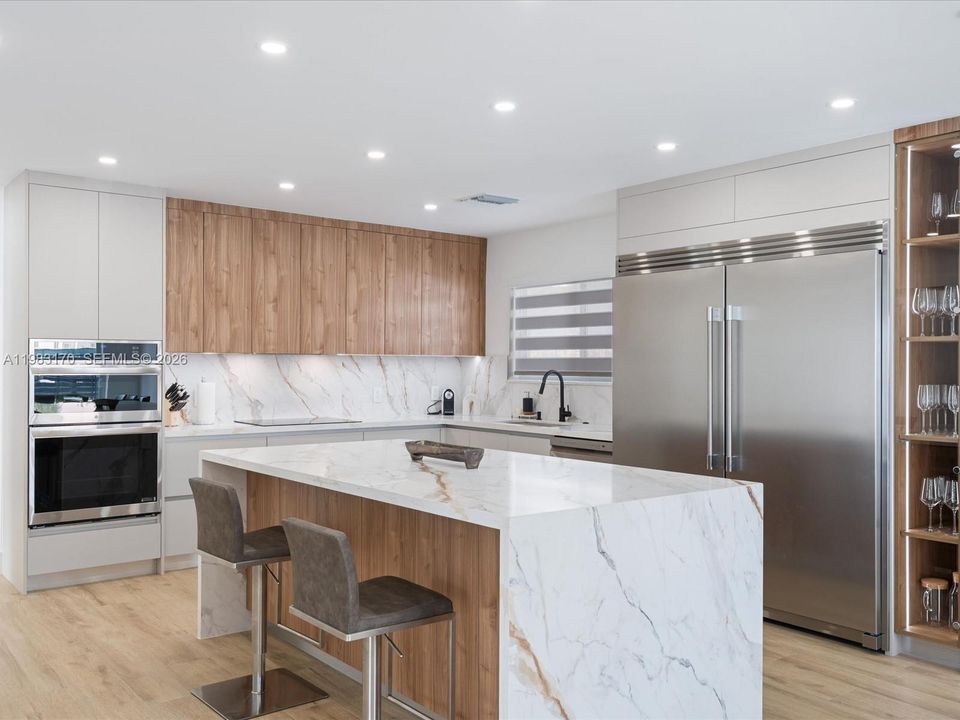For Sale: $2,295,000 (4 beds, 3 baths, 1963 Square Feet)
