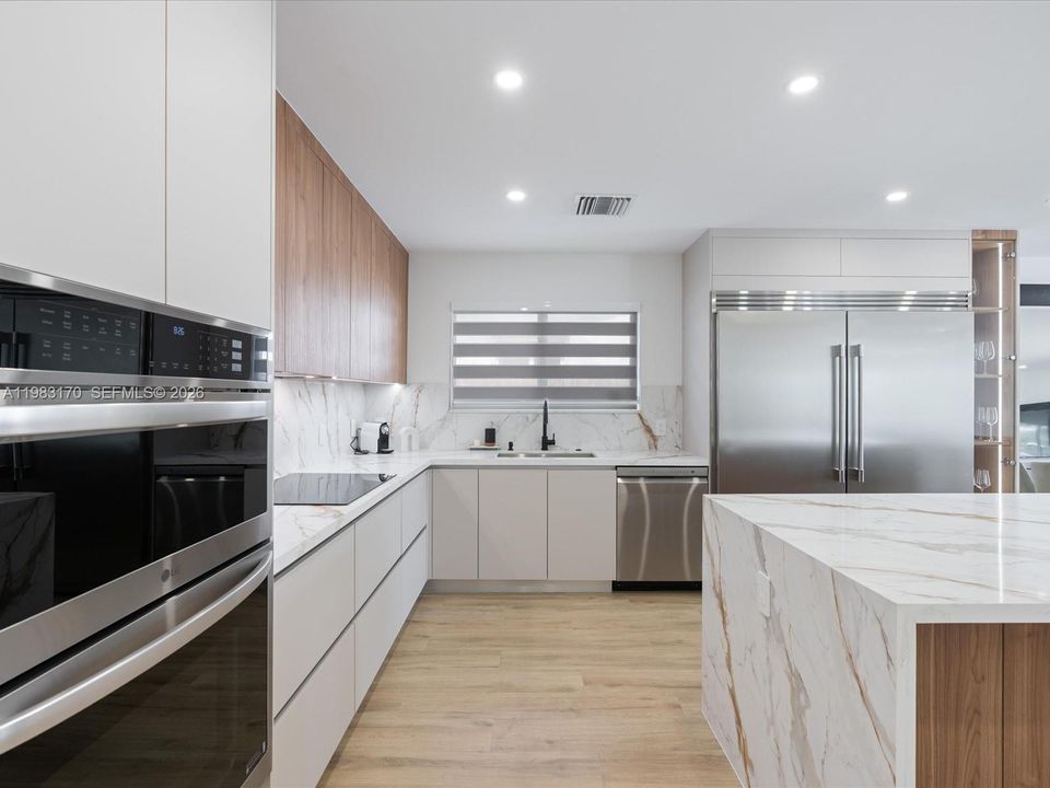 For Sale: $2,295,000 (4 beds, 3 baths, 1963 Square Feet)