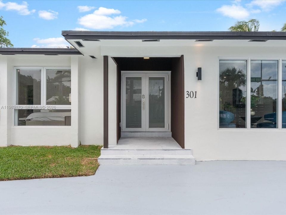 For Sale: $2,295,000 (4 beds, 3 baths, 1963 Square Feet)