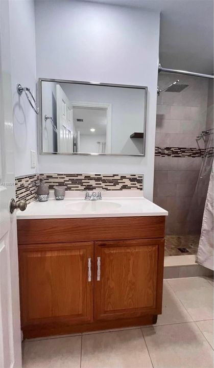 В аренду: $1,600 (1 спален, 1 ванн, 1927 Квадратных фут)