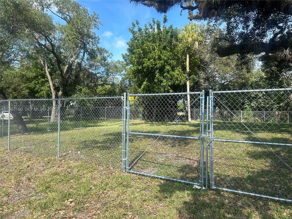 На продажу: $580,000 (0 спален, 0 ванн, 0 Квадратных фут)