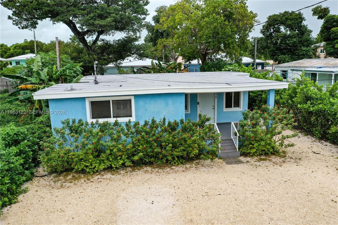 For Sale: $599,900 (3 beds, 2 baths, 1208 Square Feet)