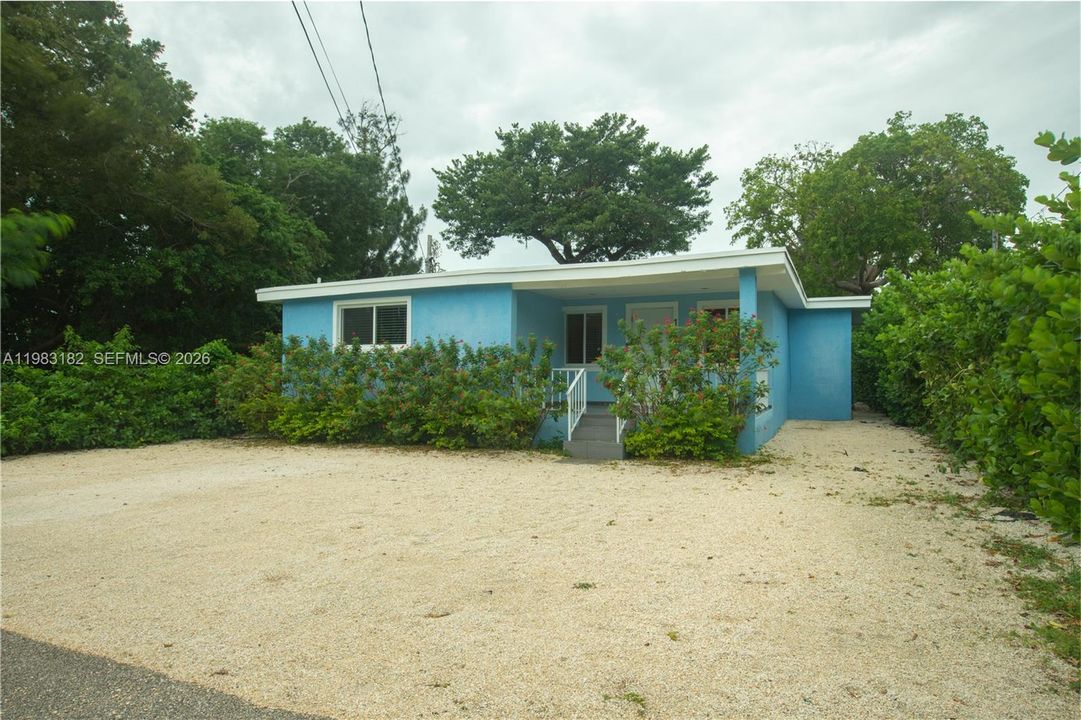 For Sale: $599,900 (3 beds, 2 baths, 1208 Square Feet)