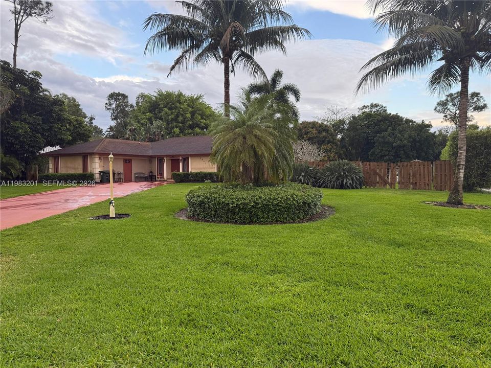 Vendido Recientemente: $580,000 (3 camas, 2 baños, 3212 Pies cuadrados)
