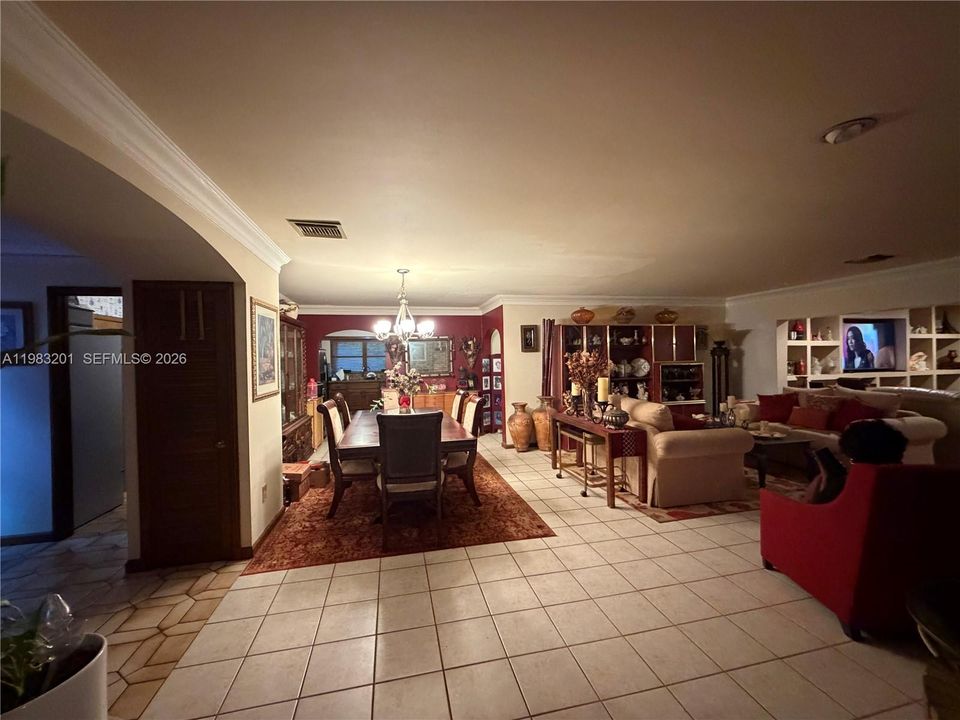 Vendido Recientemente: $580,000 (3 camas, 2 baños, 3212 Pies cuadrados)