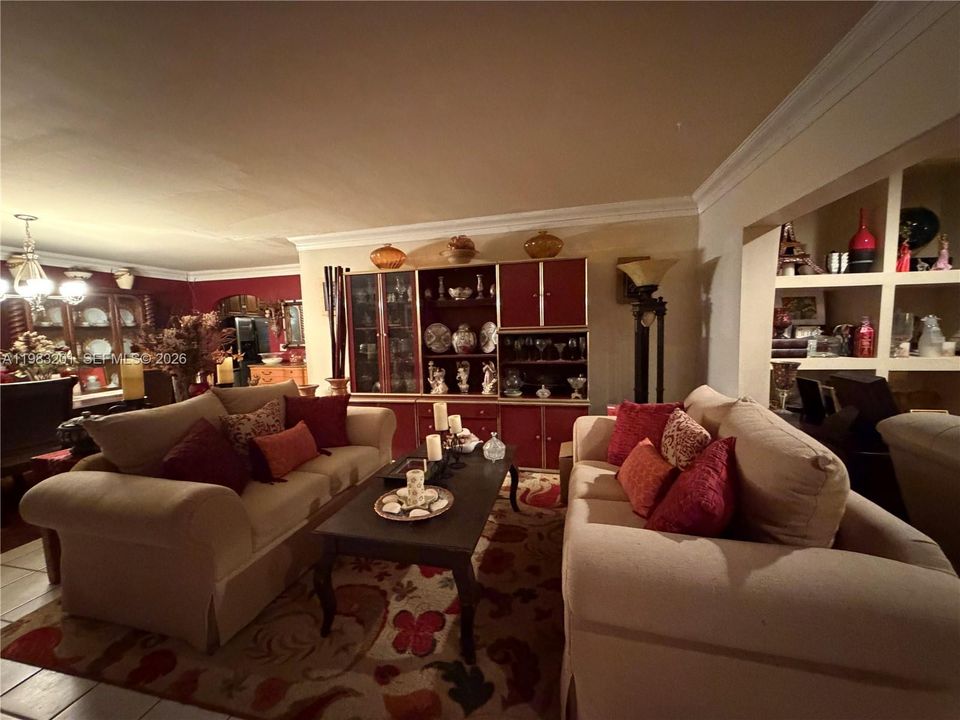 Vendido Recientemente: $580,000 (3 camas, 2 baños, 3212 Pies cuadrados)