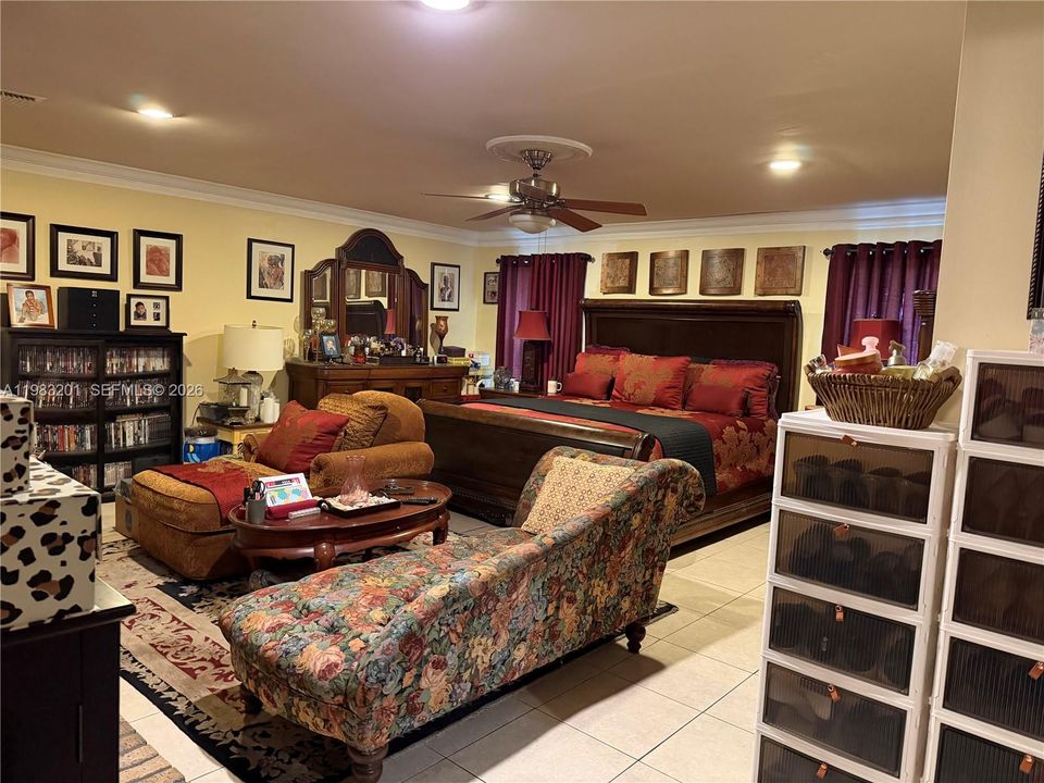 Vendido Recientemente: $580,000 (3 camas, 2 baños, 3212 Pies cuadrados)