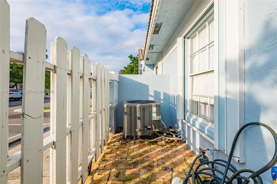 For Sale: $369,900 (3 beds, 2 baths, 1462 Square Feet)