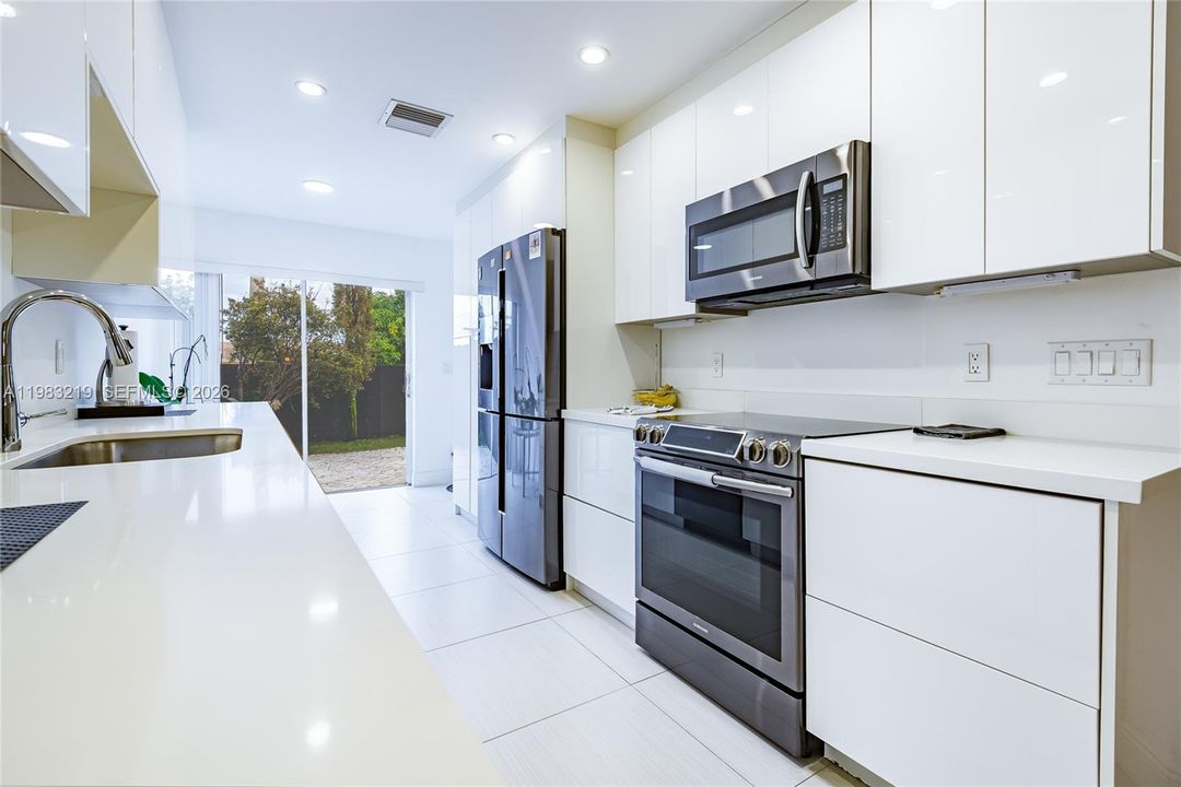 For Sale: $369,900 (3 beds, 2 baths, 1462 Square Feet)