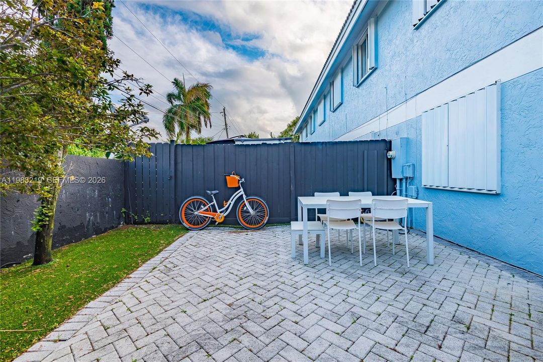 For Sale: $369,900 (3 beds, 2 baths, 1462 Square Feet)