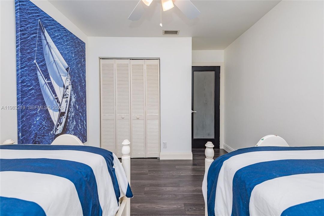 For Sale: $369,900 (3 beds, 2 baths, 1462 Square Feet)