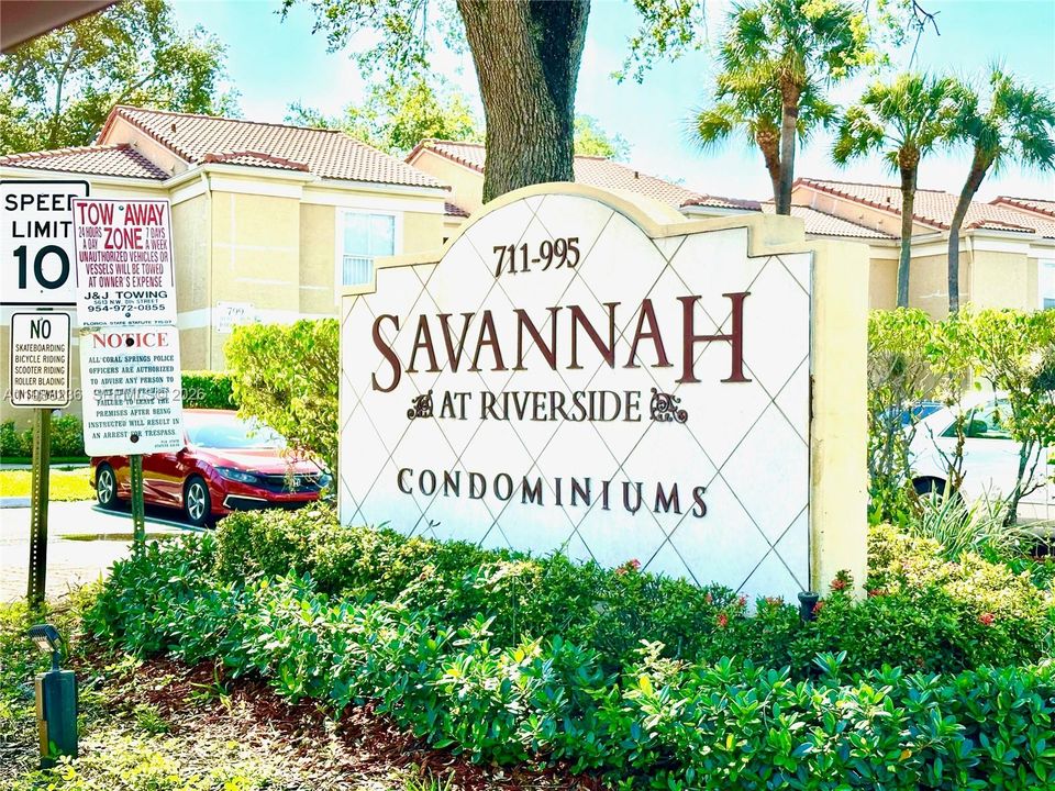 Active With Contract: $1,700 (1 beds, 1 baths, 950 Square Feet)