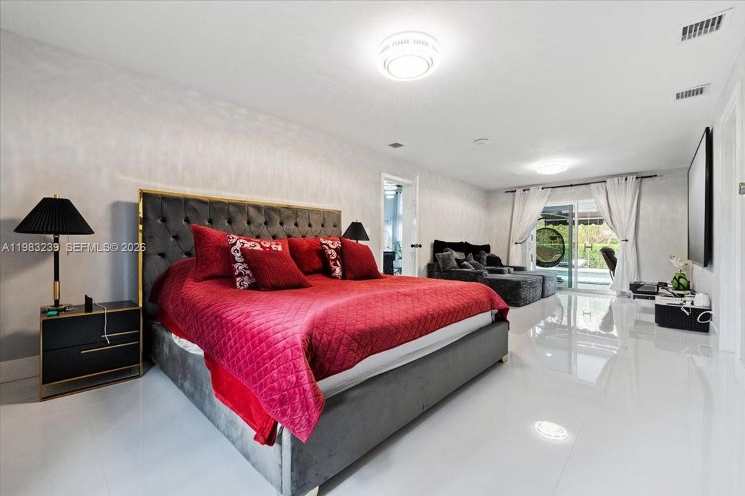 For Sale: $1,799,000 (5 beds, 3 baths, 0 Square Feet)