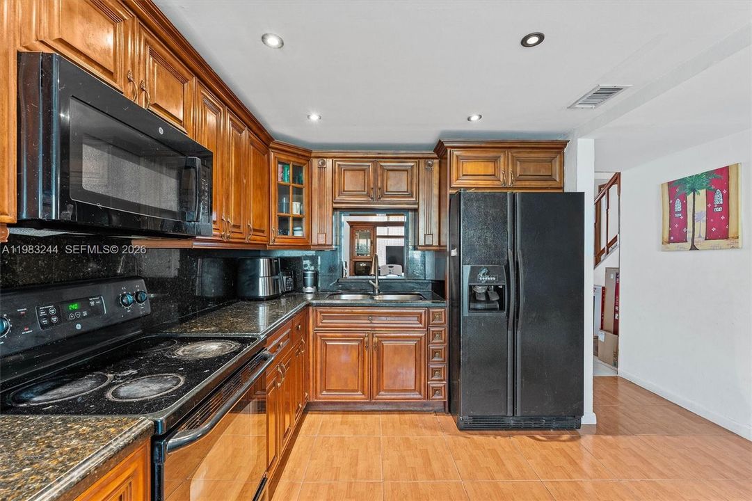 На продажу: $285,000 (2 спален, 2 ванн, 1200 Квадратных фут)