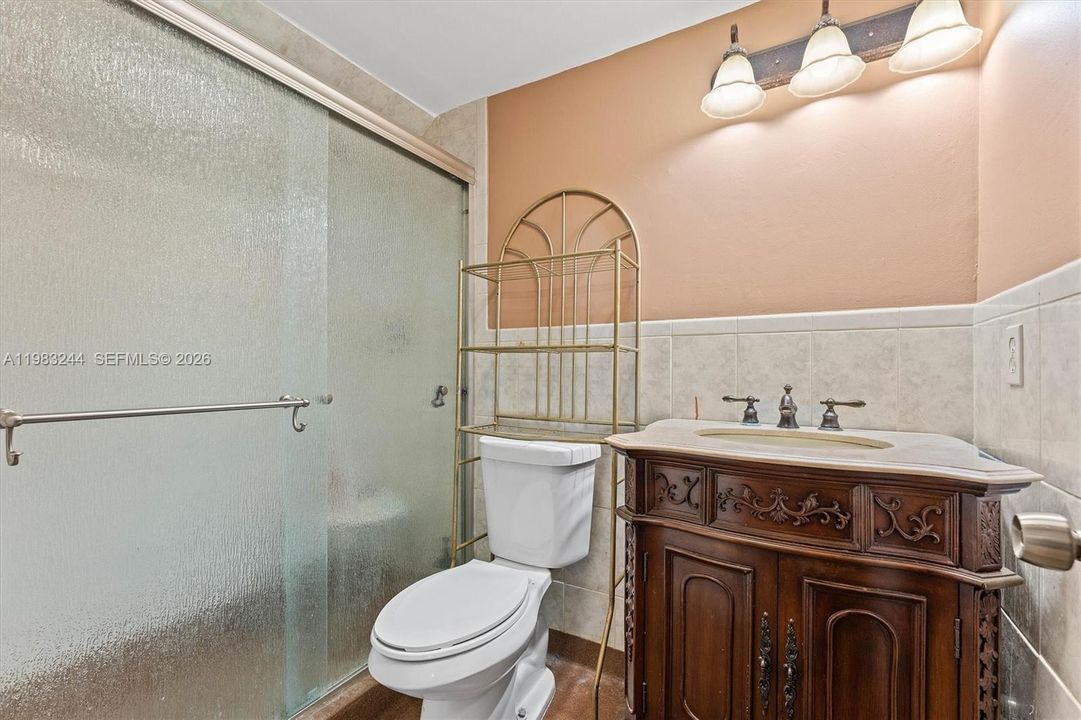 На продажу: $285,000 (2 спален, 2 ванн, 1200 Квадратных фут)