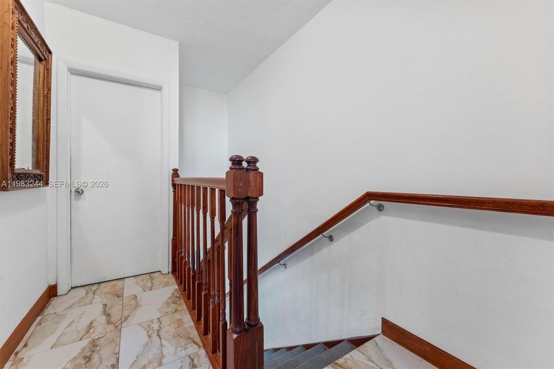 На продажу: $285,000 (2 спален, 2 ванн, 1200 Квадратных фут)