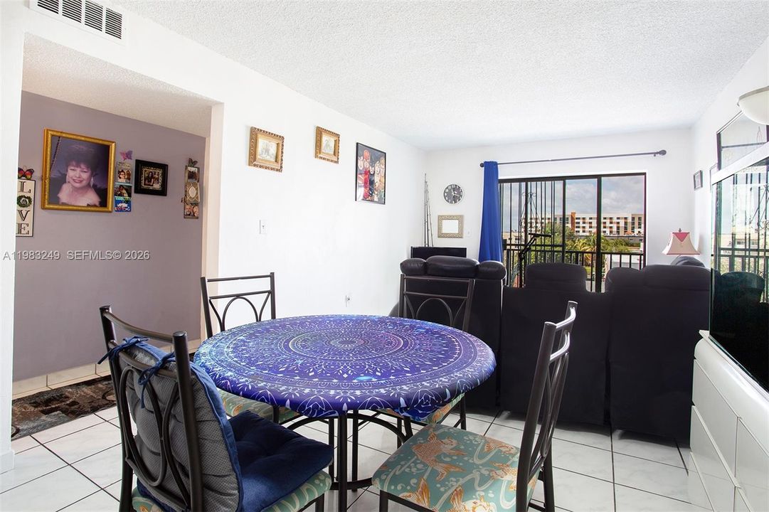 En Venta: $208,000 (2 camas, 1 baños, 723 Pies cuadrados)