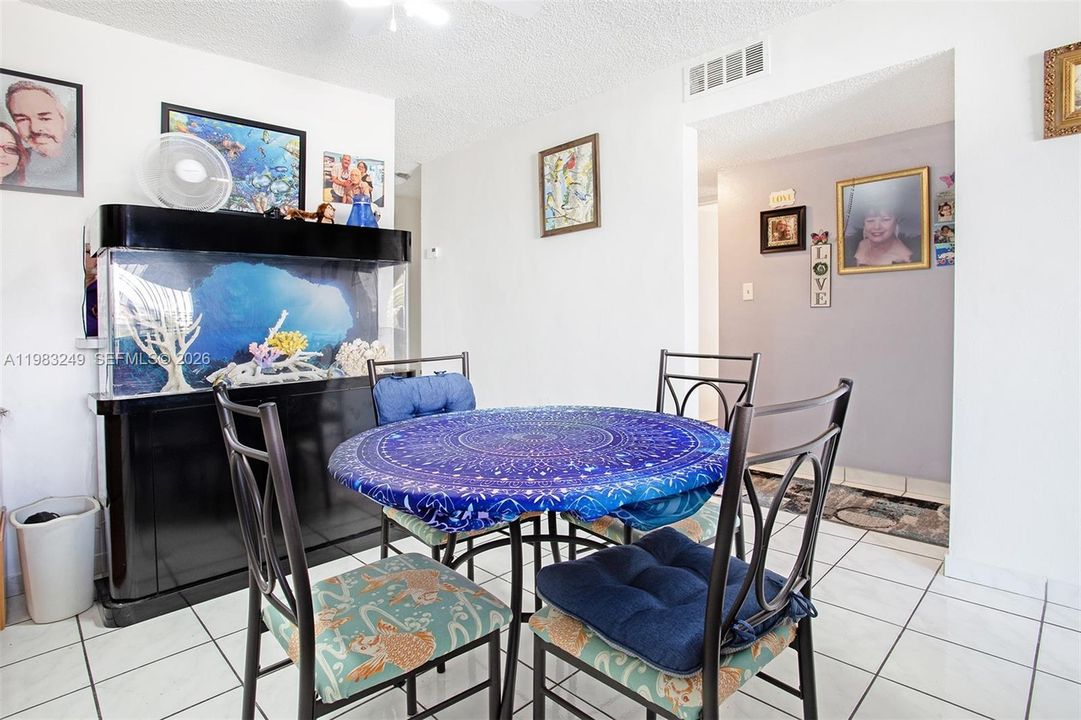 En Venta: $208,000 (2 camas, 1 baños, 723 Pies cuadrados)