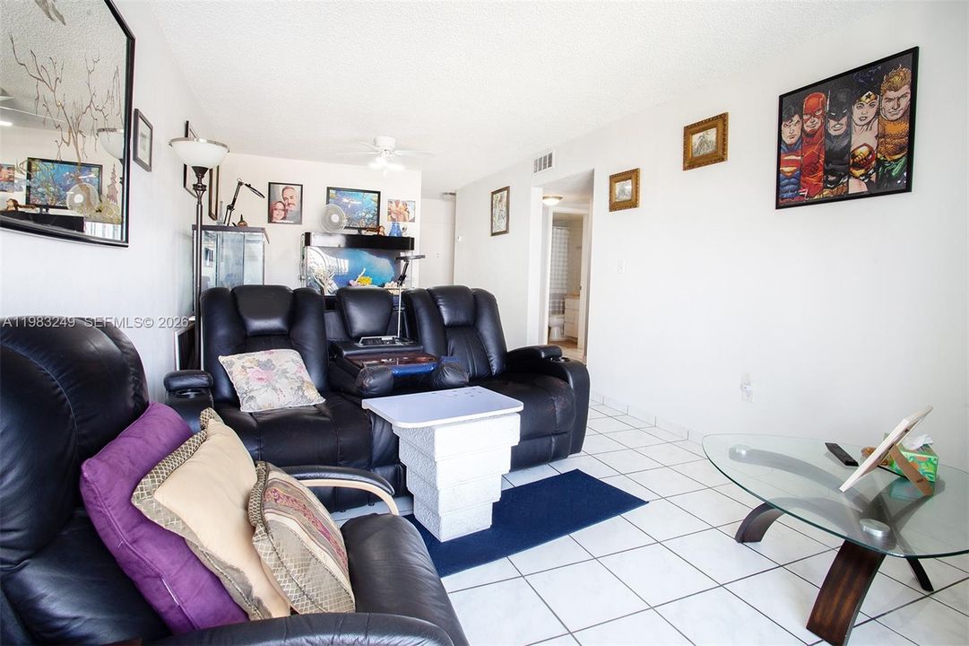 En Venta: $208,000 (2 camas, 1 baños, 723 Pies cuadrados)