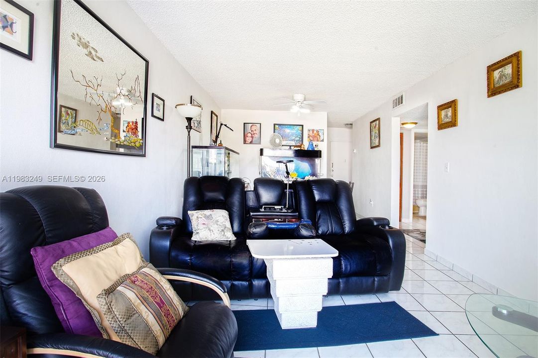 En Venta: $208,000 (2 camas, 1 baños, 723 Pies cuadrados)