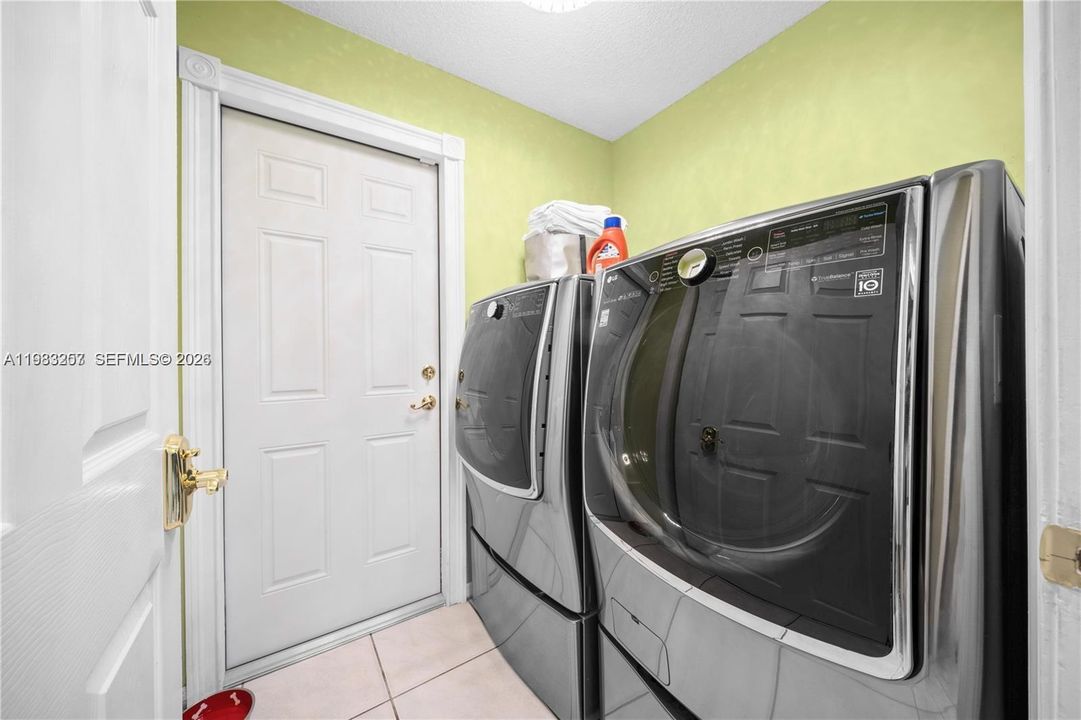 В аренду: $4,300 (4 спален, 2 ванн, 2270 Квадратных фут)