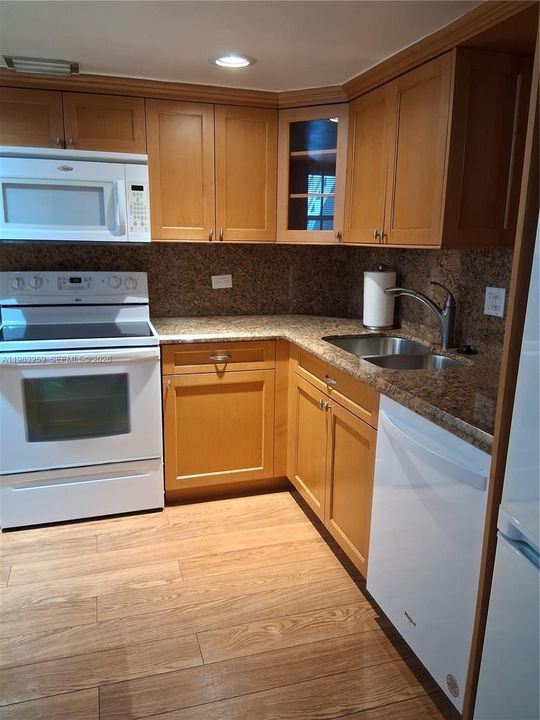 For Sale: $209,000 (2 beds, 2 baths, 1140 Square Feet)