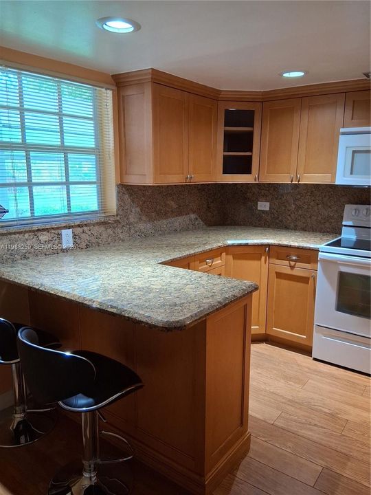 For Sale: $209,000 (2 beds, 2 baths, 1140 Square Feet)