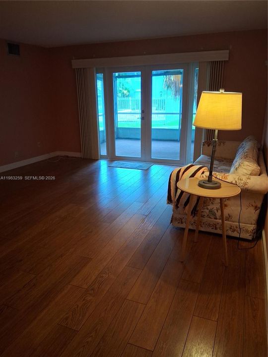 For Sale: $209,000 (2 beds, 2 baths, 1140 Square Feet)