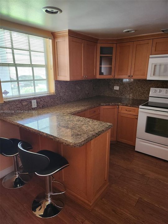 For Sale: $209,000 (2 beds, 2 baths, 1140 Square Feet)