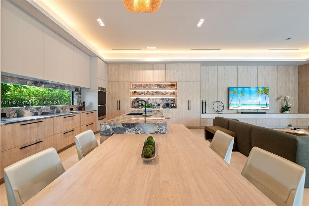 En Renta: $70,000 (7 camas, 7 baños, 4931 Pies cuadrados)