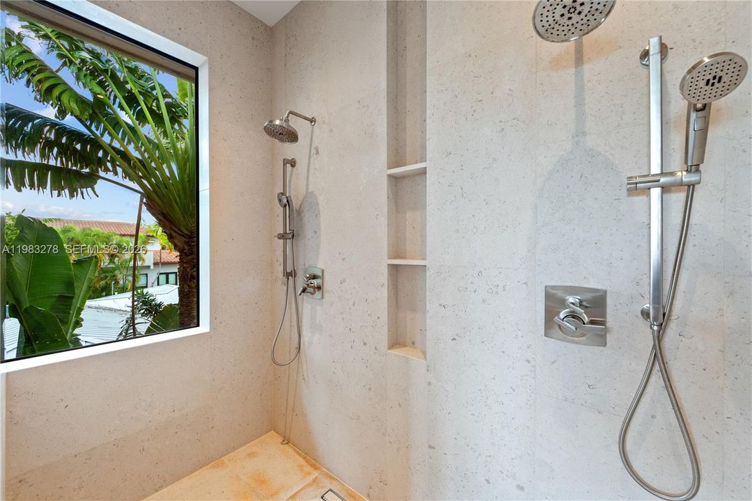 En Renta: $70,000 (7 camas, 7 baños, 4931 Pies cuadrados)