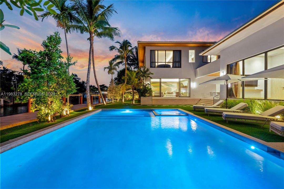 En Renta: $70,000 (7 camas, 7 baños, 4931 Pies cuadrados)