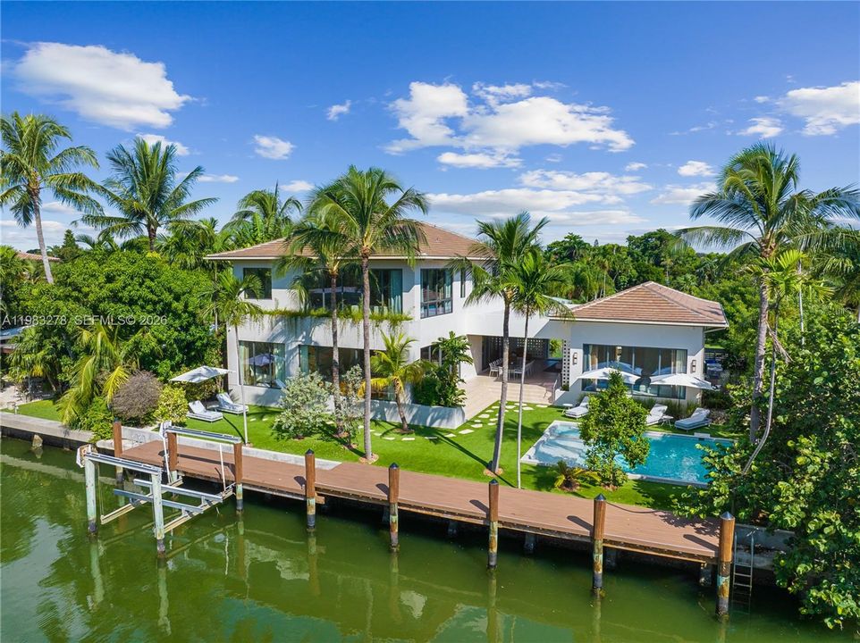En Renta: $70,000 (7 camas, 7 baños, 4931 Pies cuadrados)
