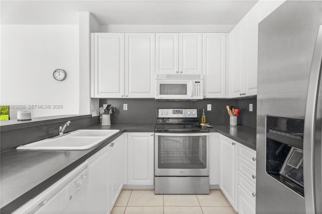 Recently Sold: $640,000 (3 beds, 2 baths, 2226 Square Feet)