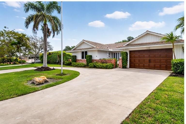 Circular Driveway and Garage