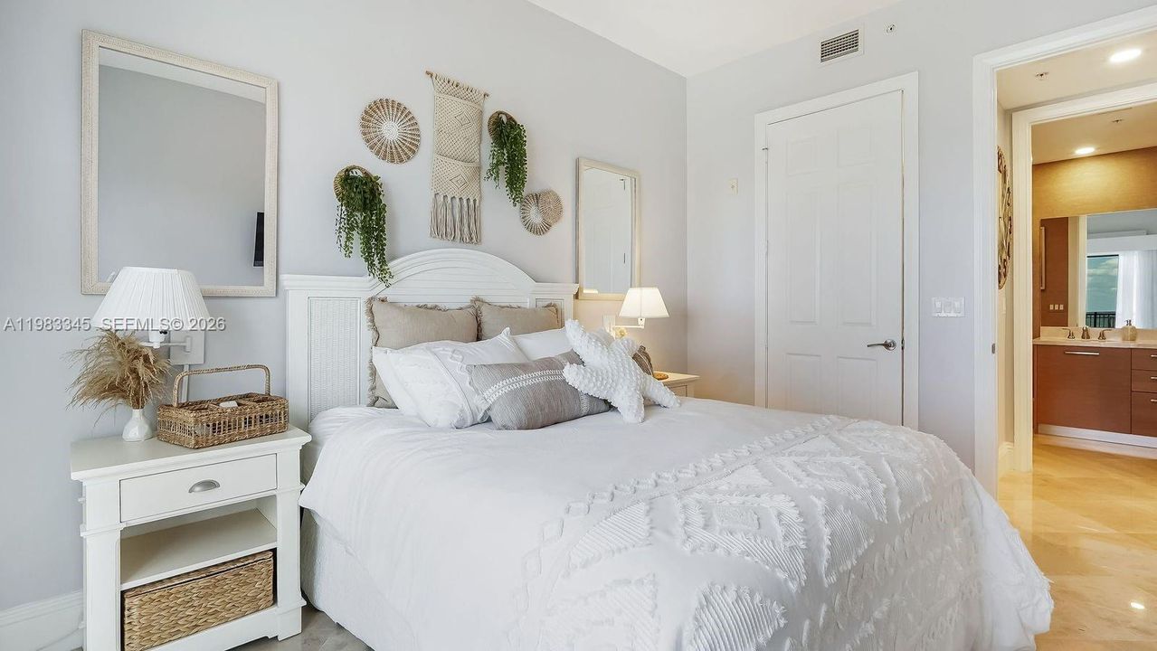 For Sale: $1,850,000 (2 beds, 2 baths, 1256 Square Feet)