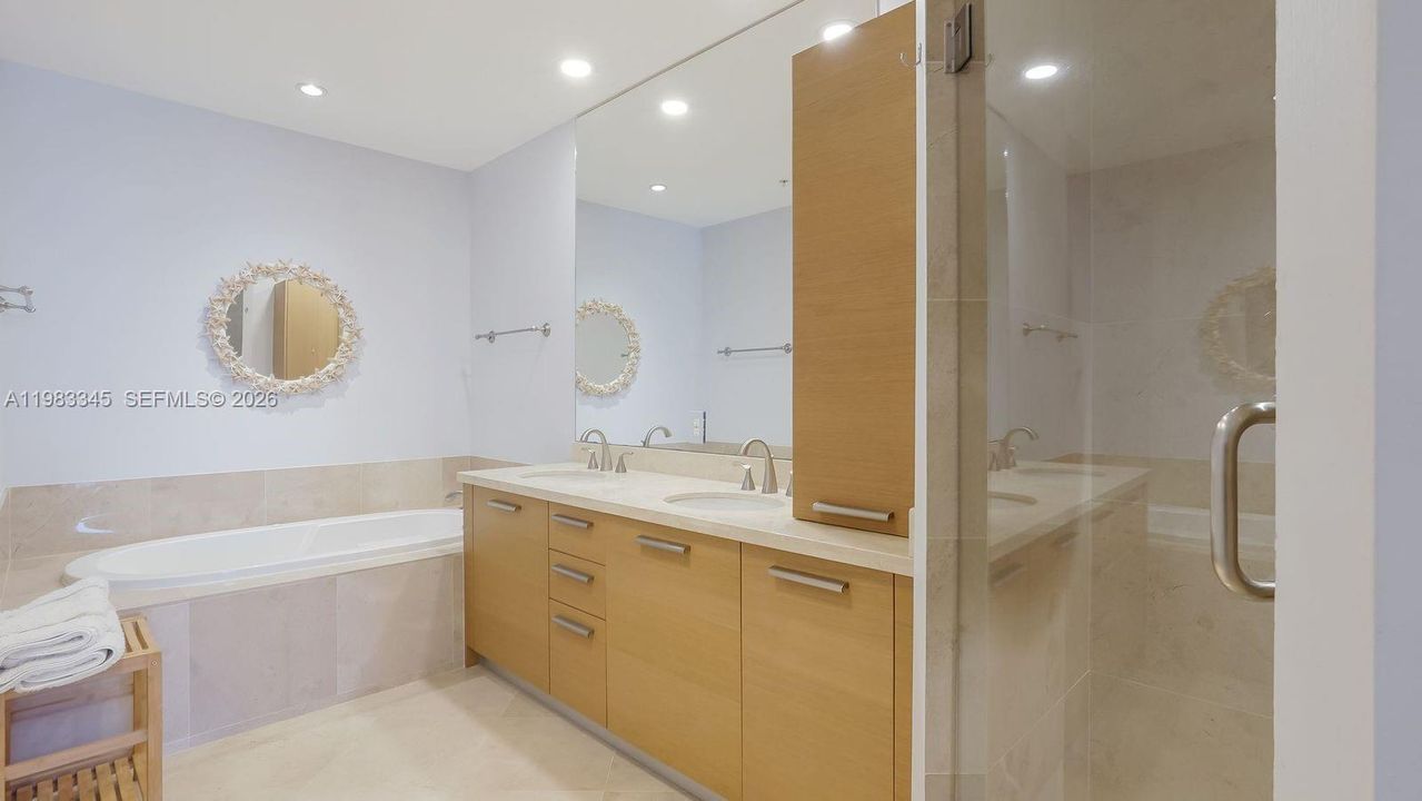 For Sale: $1,850,000 (2 beds, 2 baths, 1256 Square Feet)