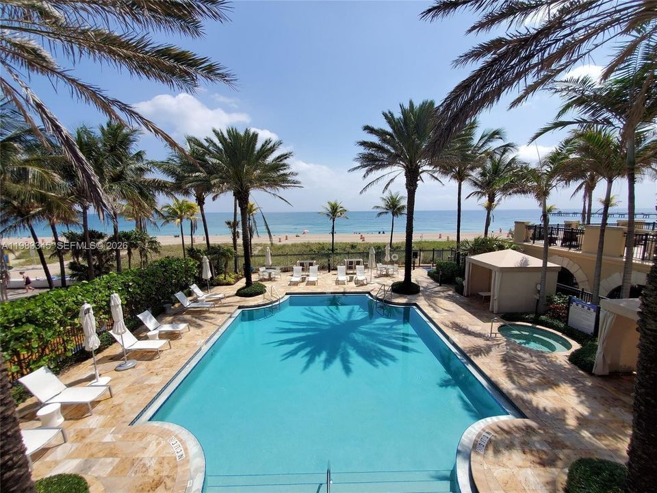 For Sale: $1,850,000 (2 beds, 2 baths, 1256 Square Feet)