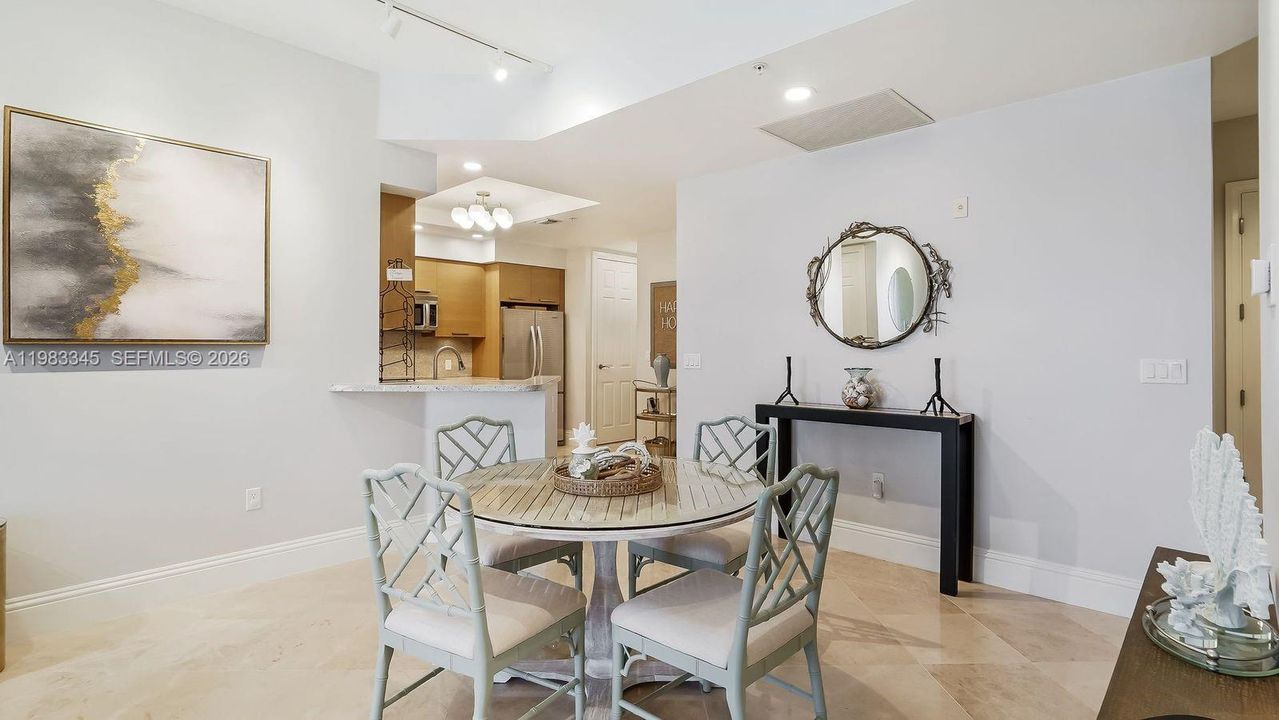 For Sale: $1,850,000 (2 beds, 2 baths, 1256 Square Feet)