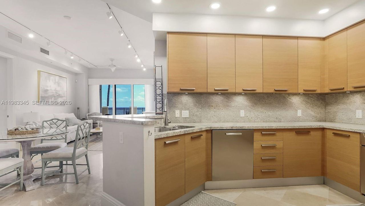 For Sale: $1,850,000 (2 beds, 2 baths, 1256 Square Feet)