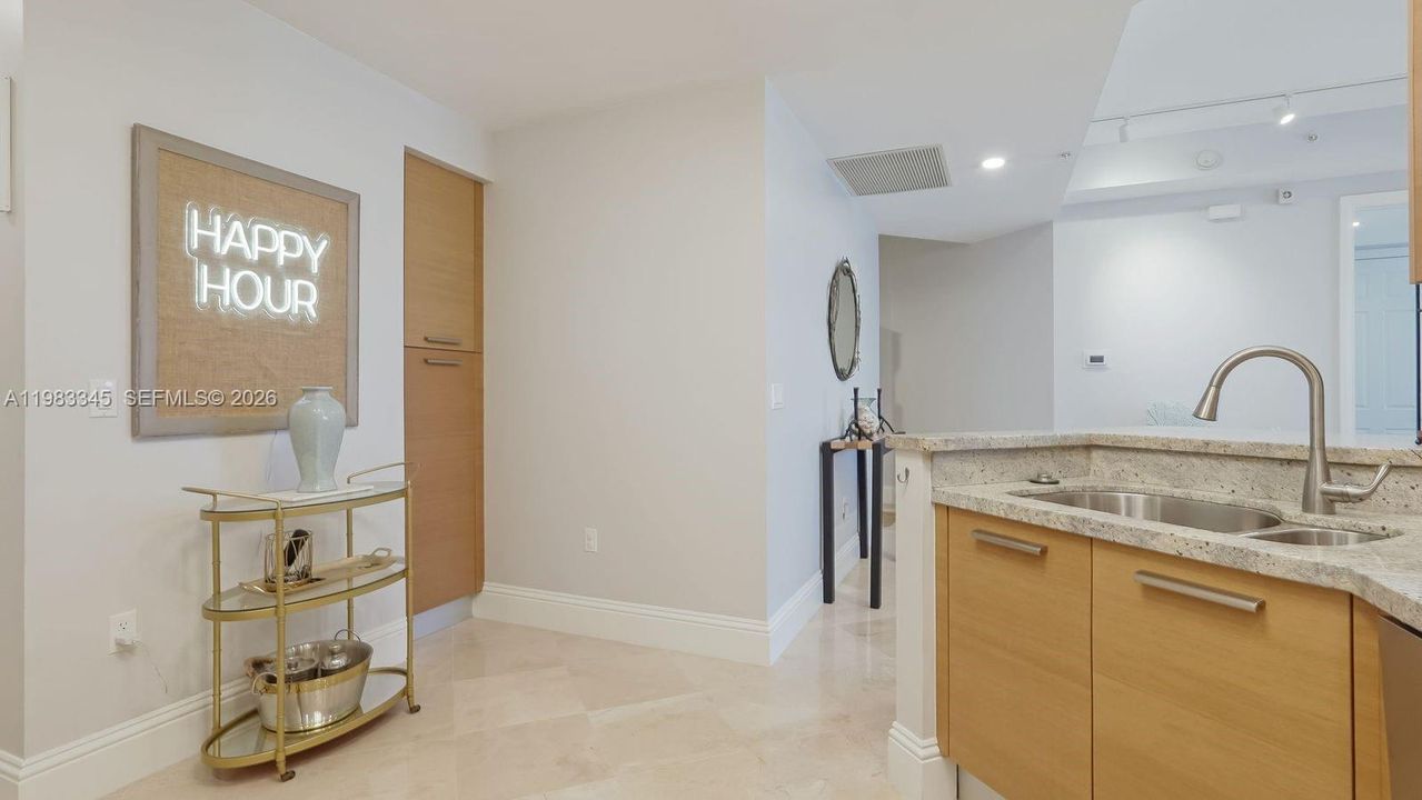 For Sale: $1,850,000 (2 beds, 2 baths, 1256 Square Feet)