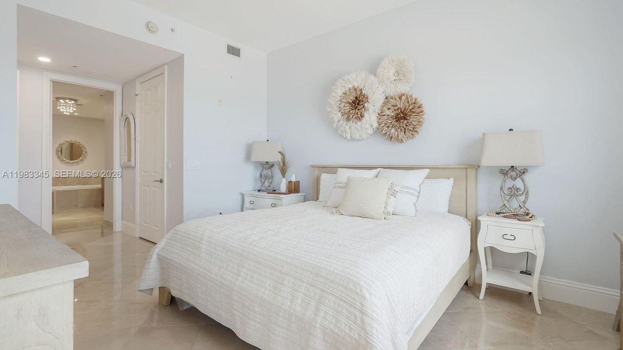 For Sale: $1,850,000 (2 beds, 2 baths, 1256 Square Feet)