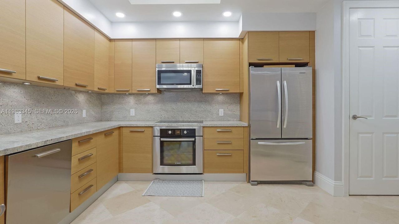 For Sale: $1,850,000 (2 beds, 2 baths, 1256 Square Feet)