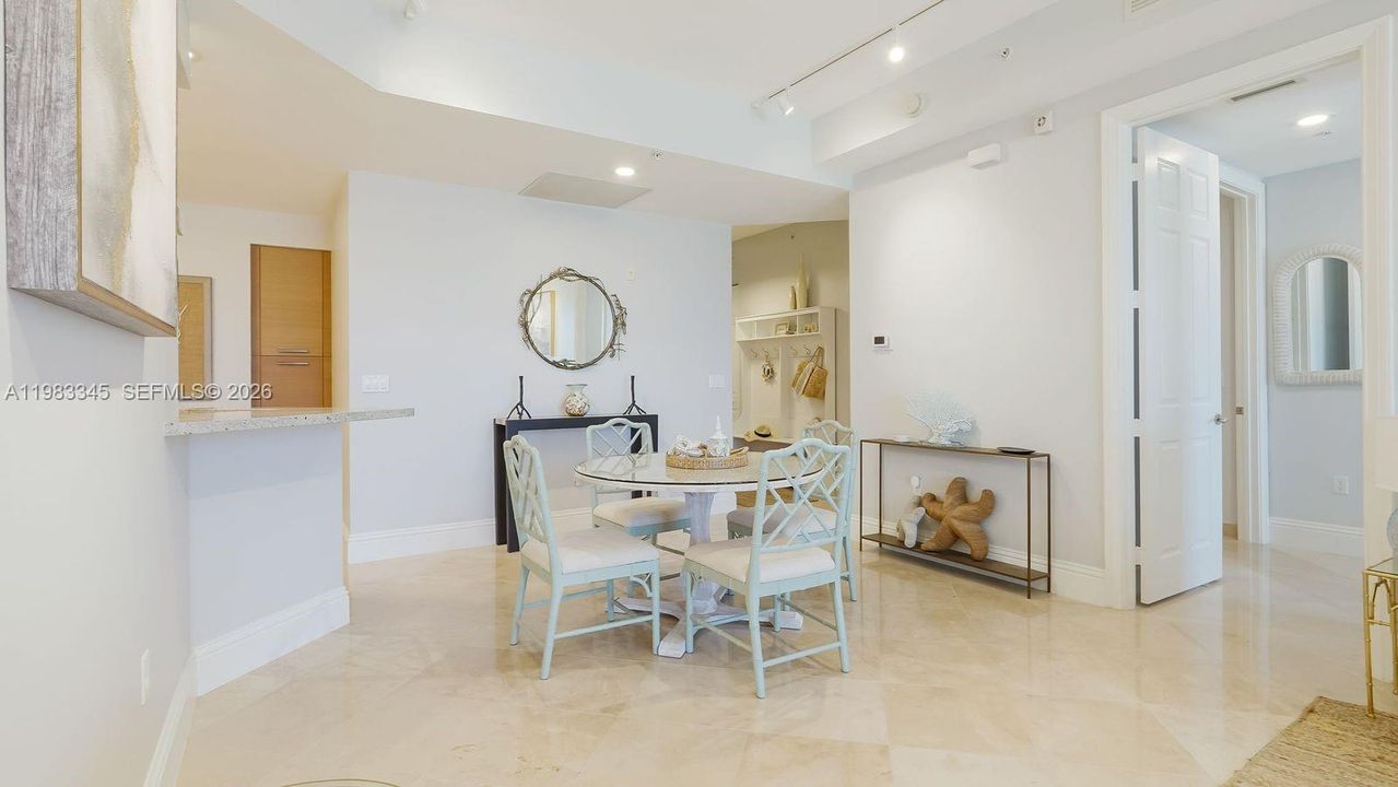 For Sale: $1,850,000 (2 beds, 2 baths, 1256 Square Feet)
