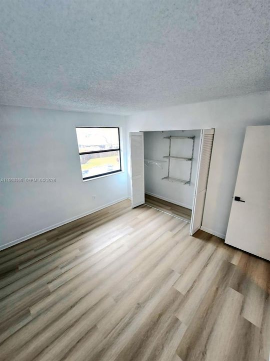 Под контрактом: $2,000 (2 спален, 2 ванн, 978 Квадратных фут)