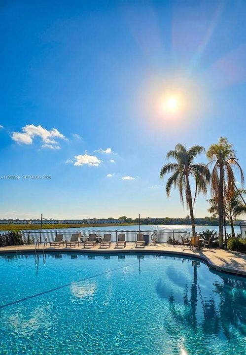 Под контрактом: $2,000 (2 спален, 2 ванн, 978 Квадратных фут)