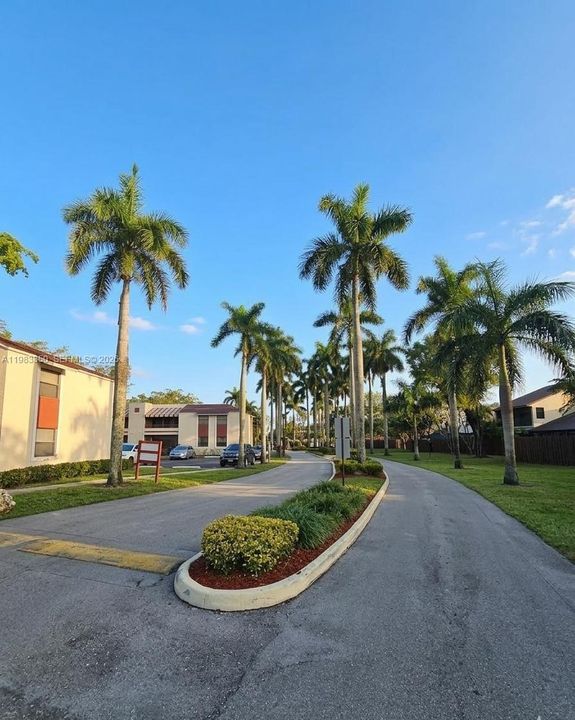 Под контрактом: $2,000 (2 спален, 2 ванн, 978 Квадратных фут)