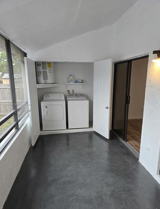 Под контрактом: $2,000 (2 спален, 2 ванн, 978 Квадратных фут)