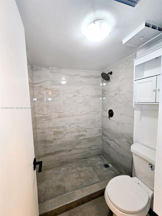 Под контрактом: $2,000 (2 спален, 2 ванн, 978 Квадратных фут)